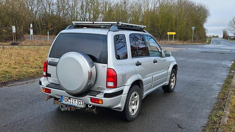 Gebraucht Suzuki Grand Vitara 144 PS (105 kW) 2000 Silber SUV