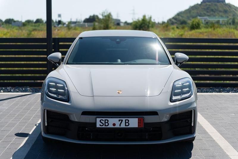Weiß Neu 2024 Porsche Panamera 4 Limousine | 169.000 € (Teuer) - Bild 1/4