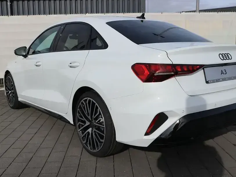 Gebraucht Audi A3 S-Line 150 PS (110 kW) 2025 Gletscherweiß metallic Limousine