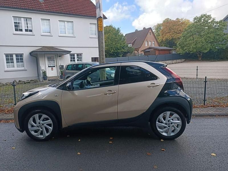 Beige Gebraucht 2022 Toyota Aygo Kleinwagen | 13.300 € (Guter Preis) - Bild 1/4