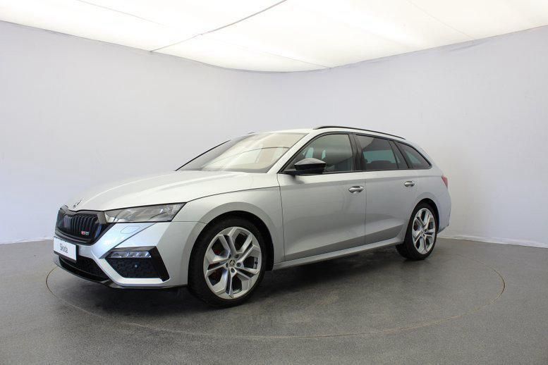 Brillantsilber metallic Gebraucht 2023 Skoda Octavia RS Kombi | 39.779 € (Etwas zu teuer) - Bild 1/4