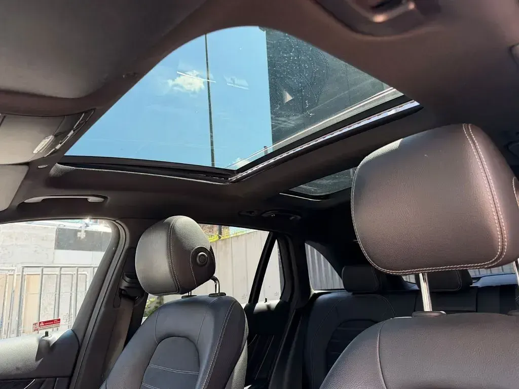 Gebraucht Mercedes GLC200 197 PS (144 kW) 2022 Schwarz SUV