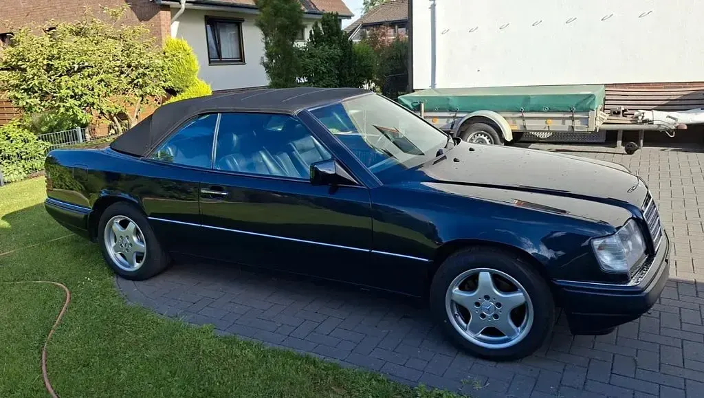 Gebraucht Mercedes E200 136 PS (100 kW) 1997 Blau Cabrio