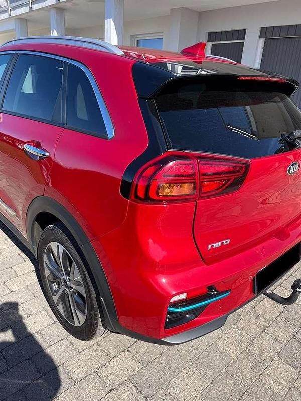 Gebraucht Kia e-Niro Vision 150 kW (204 PS) 2020 Rot SUV