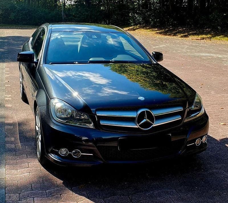 Schwarz Gebraucht 2011 Mercedes C250 Coupé | 10.500 € (Guter Preis) - Bild 1/4