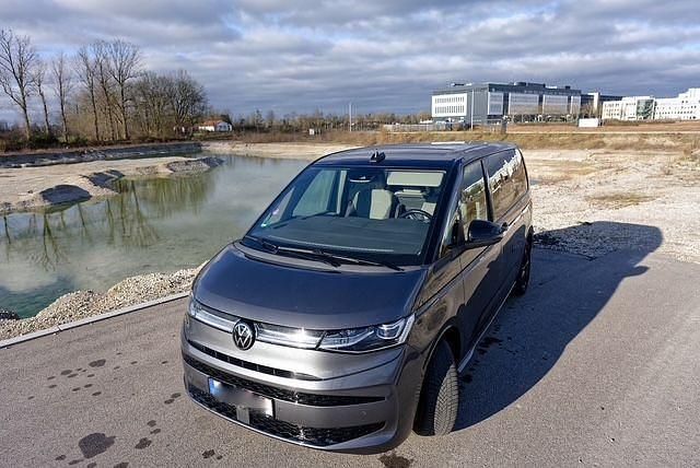 Gebraucht VW Multivan Edition 136 PS (100 kW) 2023 Grau Van / Kleinbus