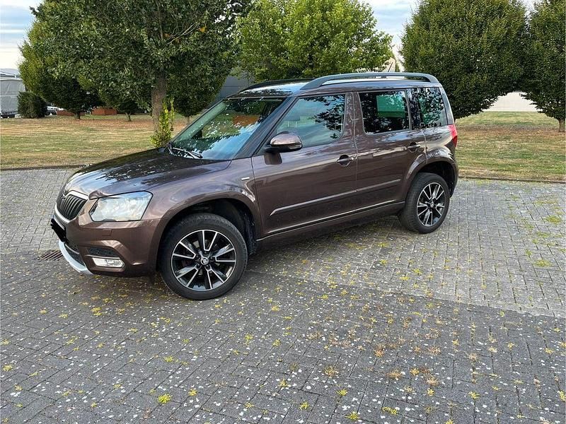 Braun Gebraucht 2017 Skoda Yeti Drive SUV | 14.290 € (Fairer Preis) - Bild 1/4