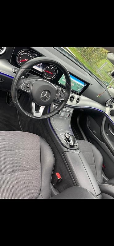 Gebraucht Mercedes E220 194 PS (142 kW) 2019 Schwarz Coupé