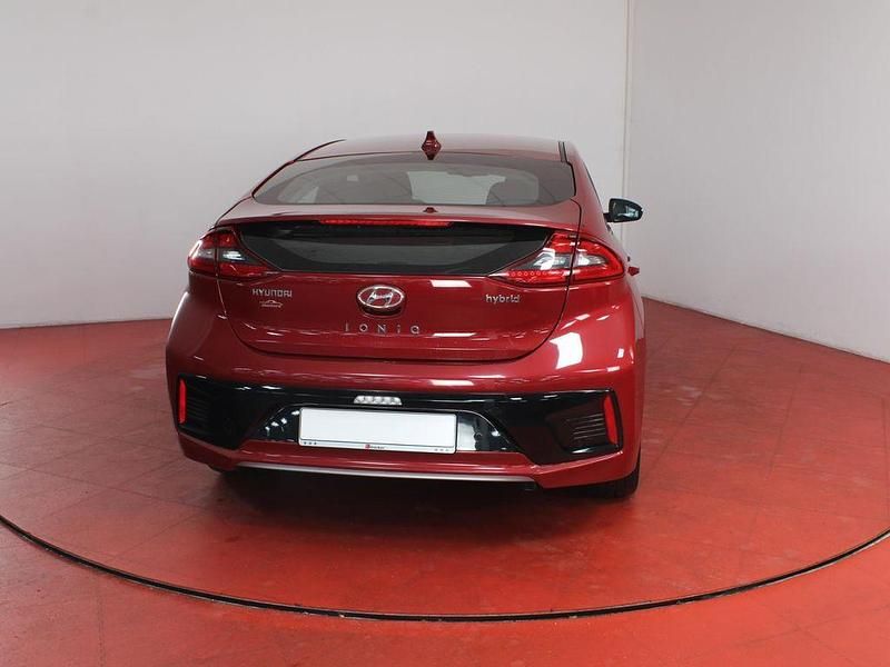 Gebraucht Hyundai Ioniq Style 141 PS (103 kW) 2018 Rot Kleinwagen