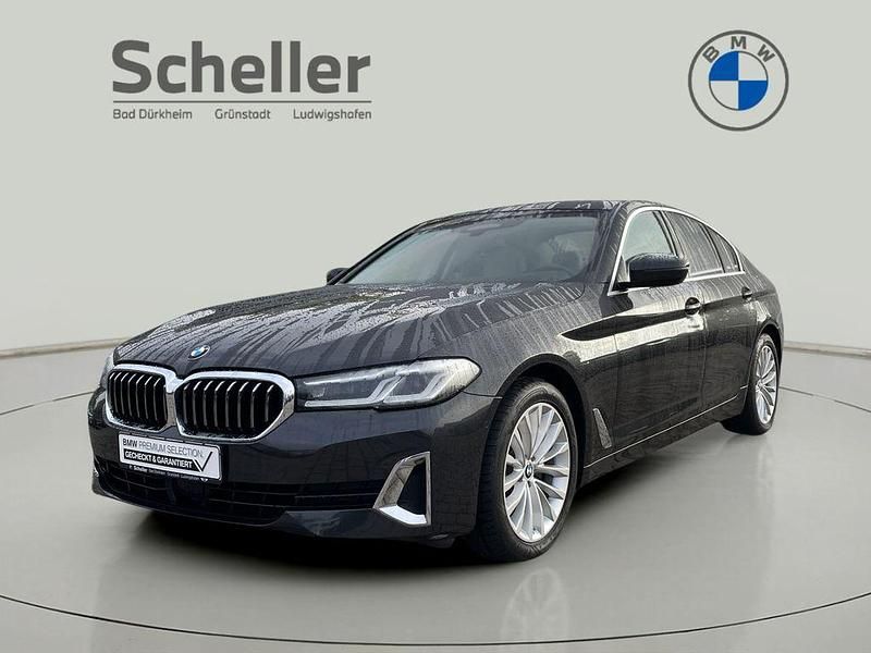 Grau Gebraucht 2022 BMW 520 Luxury Line Limousine | 39.900 € (Teuer) - Bild 1/4