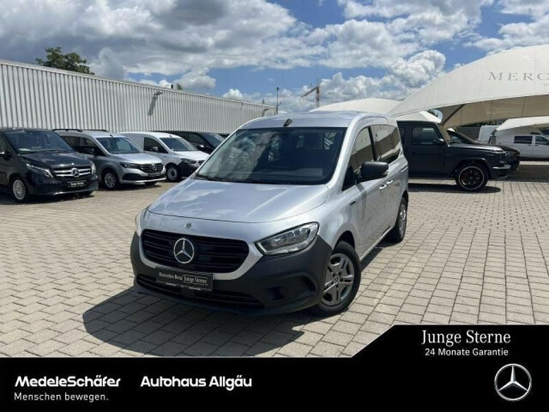 Helvinsilber (metallic) Gebraucht 2024 Mercedes eCitan Kombi | 21.849 € (Fairer Preis) - Bild 1/4