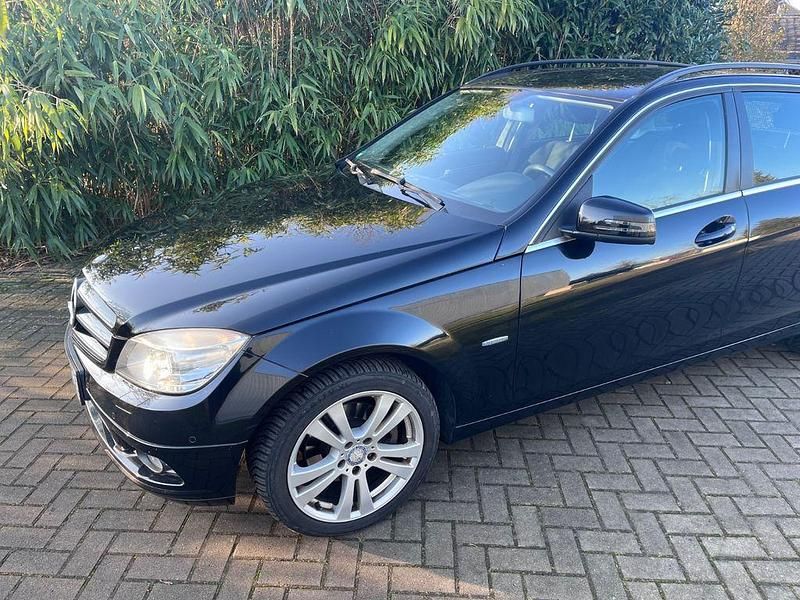 Schwarz Gebraucht 2010 Mercedes C220 Limousine | 8.300 € (Fairer Preis) - Bild 1/4