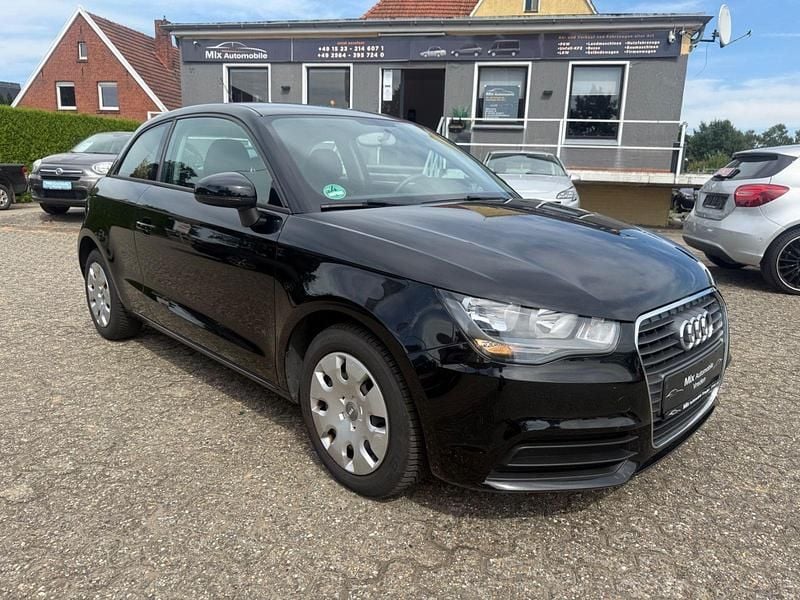 Używany Audi A1 Attraction 86 KM (63 kW) 2011 Czarny Hatchback