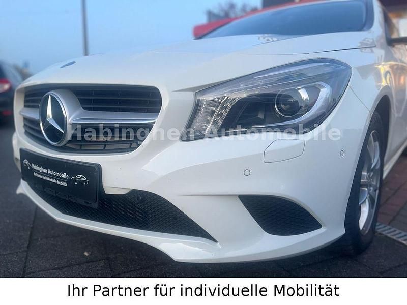 Gebraucht Mercedes CLA200 Shooting Brake 156 PS (114 kW) 2015 Weiß Kombi
