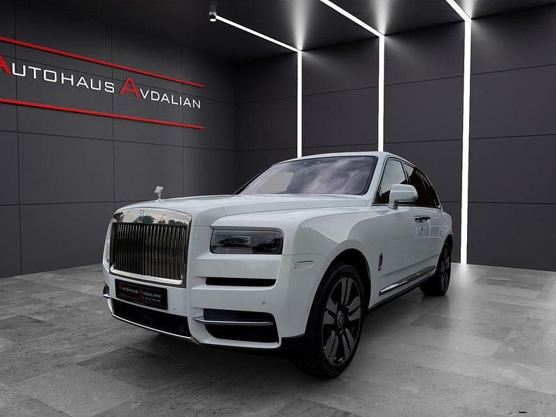 Weiß Gebraucht 2023 Rolls Royce Cullinan SUV | 395.550 € (Fairer Preis) - Bild 1/4