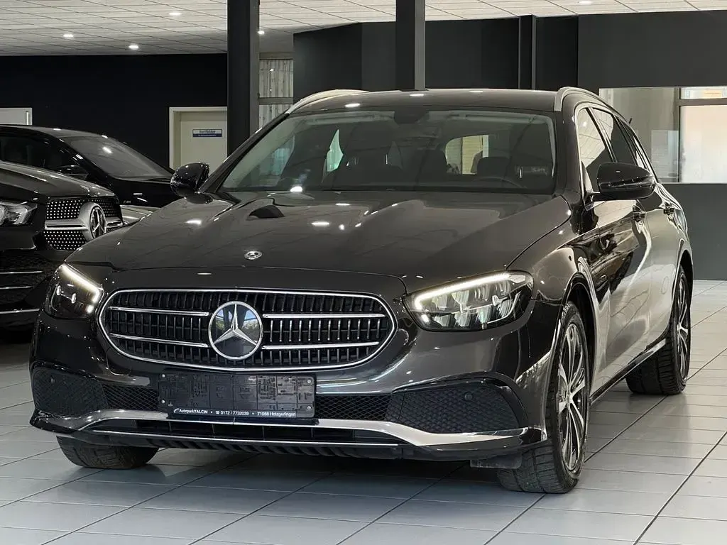 Używany Mercedes E300 306 KM (225 kW) 2021 Szary Sedan/Limuzyna