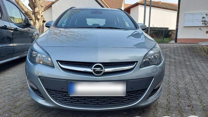 Gebraucht Opel Astra Active 140 PS (102 kW) 2014 Grau Kombi