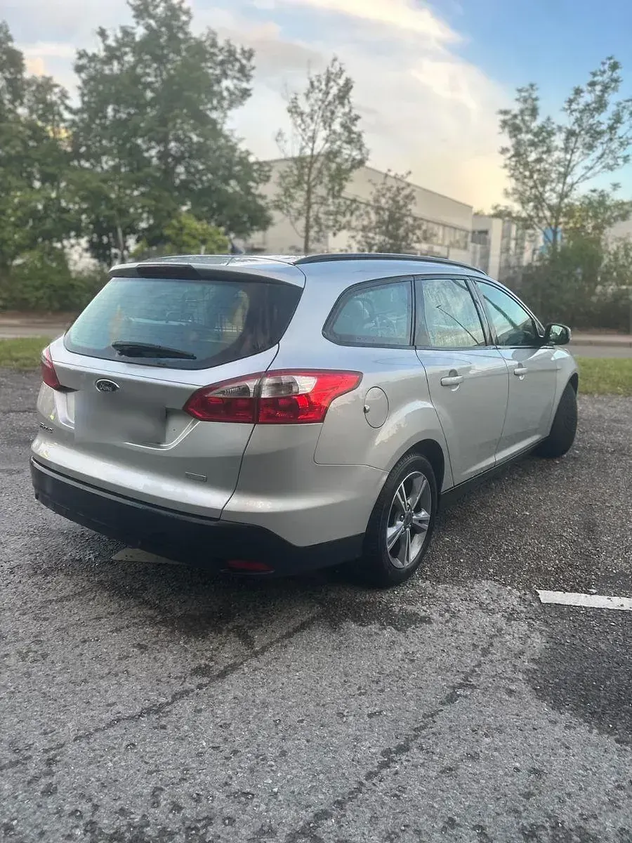 Używany Ford Focus SYNC Edition 125 KM (91 kW) 2014 Srebrny Kombi