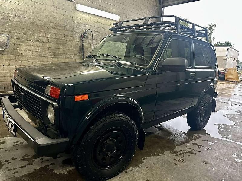 Grün Gebraucht 2021 Lada Urban SUV | 14.000 € (Fairer Preis) - Bild 1/4