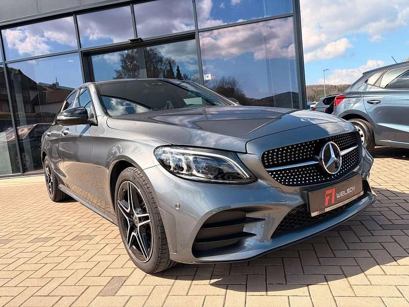 Gebraucht Mercedes C300 AMG line 258 PS (189 kW) 2019 Selenitgrau Limousine
