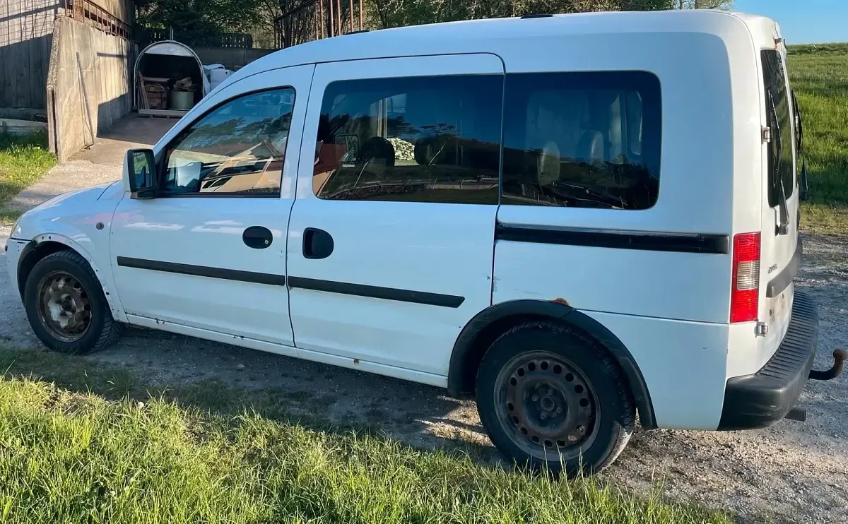 Second-hand Opel Combo 75 CP (55 kW) 2007 Alb Monovolum