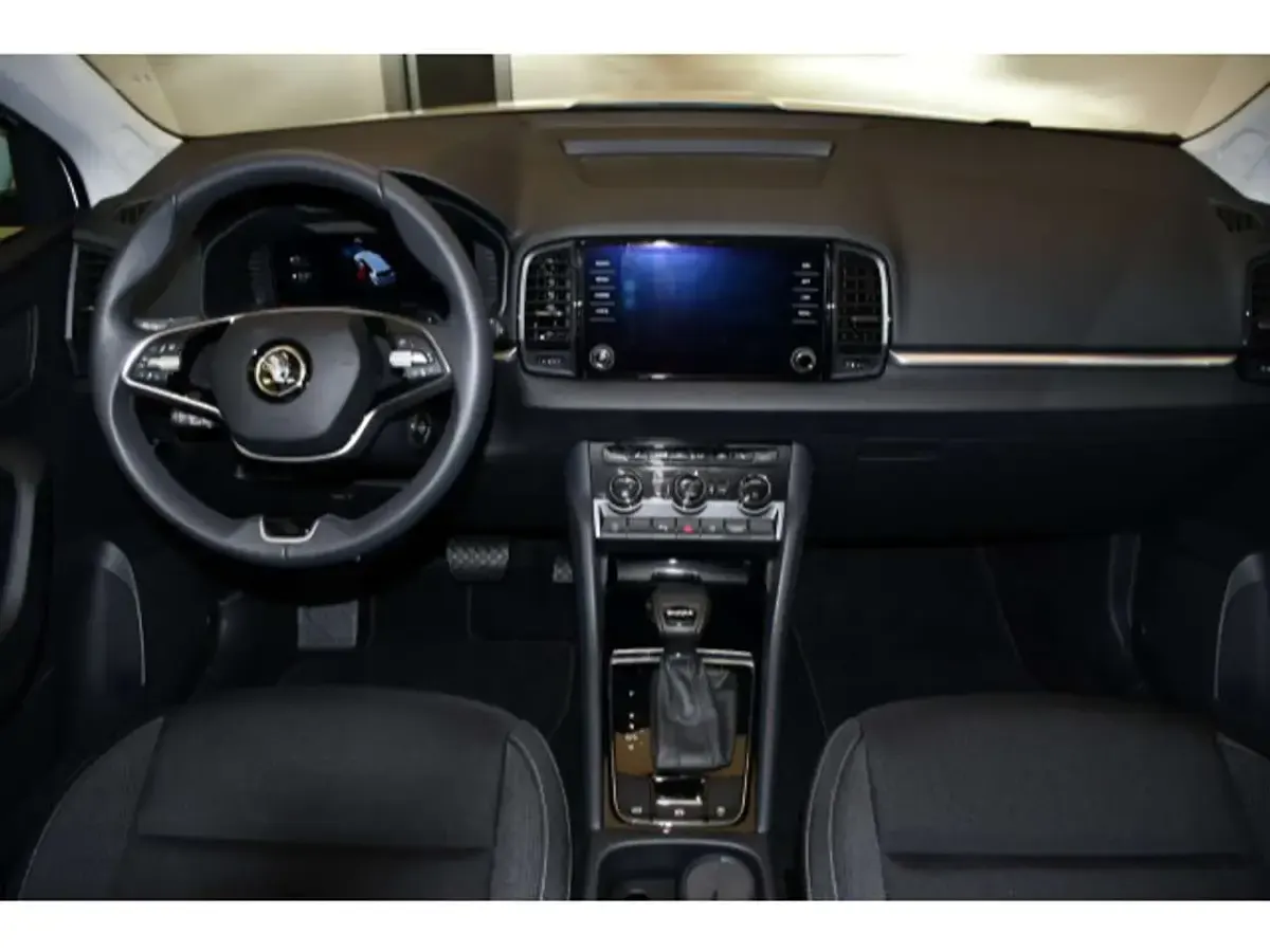 Gebraucht Skoda Karoq Selection 150 PS (110 kW) 2025 Moonweiss metallic SUV