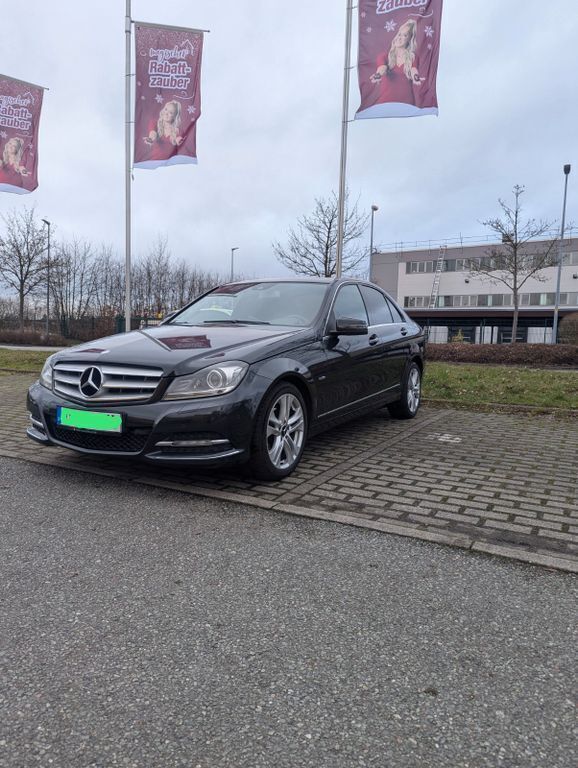 Grau Gebraucht 2011 Mercedes C180 Avantgarde Limousine | 10.500 € (Fairer Preis) - Bild 1/4