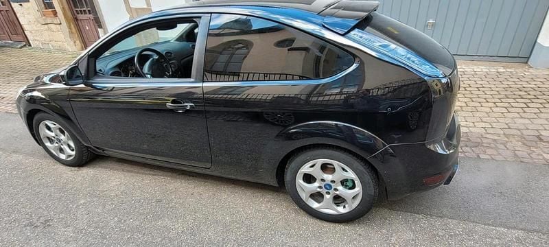 Gebraucht Ford Focus 100 PS (73 kW) 2011 Schwarz Limousine
