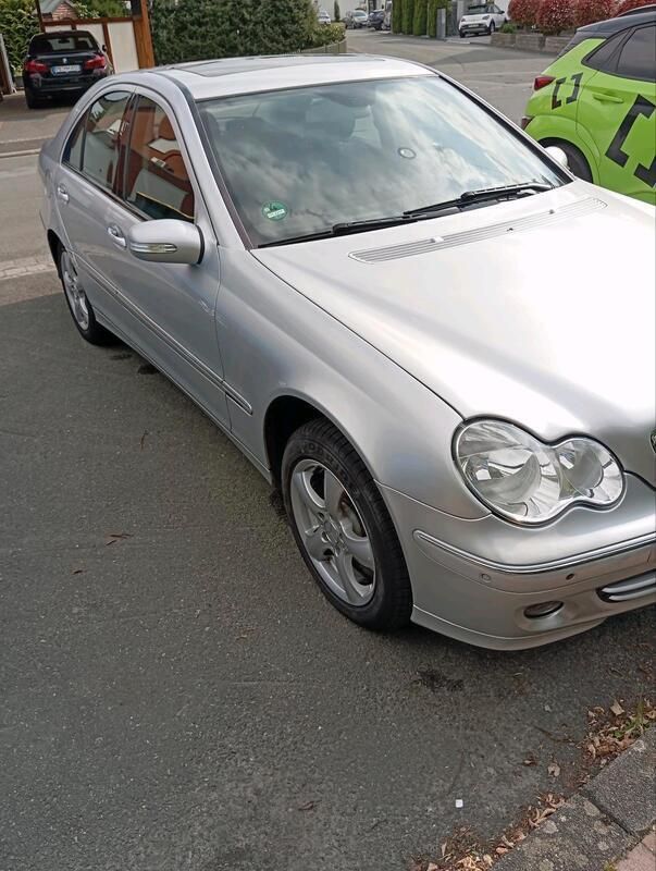 Silber Gebraucht 2007 Mercedes C180 Limousine | 5.399 € - Bild 1/4