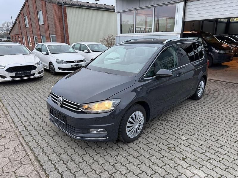 Grau Gebraucht 2017 VW Touran Highline Van / Kleinbus | 11.490 € (Superpreis) - Bild 1/4