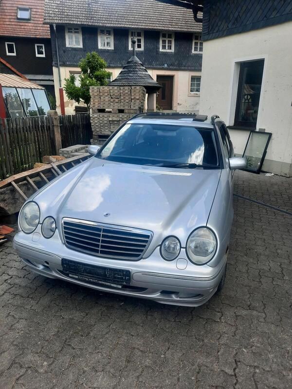 Silber Gebraucht 2001 Mercedes E240 Kombi | 1.100 € (Superpreis) - Bild 1/4