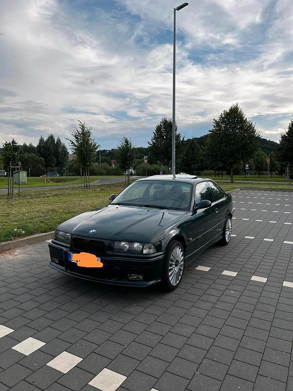 Grün Gebraucht 1996 BMW 316 M Sport Coupé | 3.999 € (Fairer Preis) - Bild 1/4