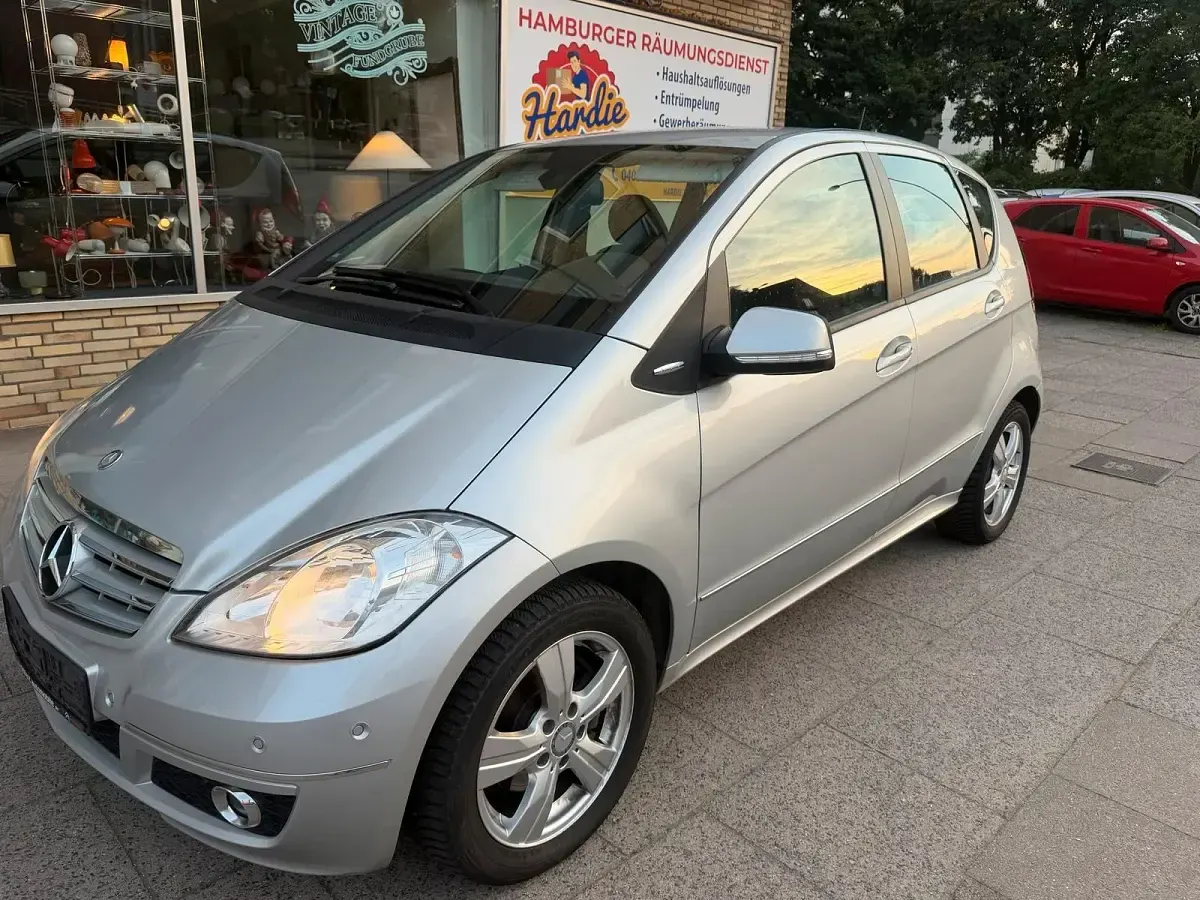 Gebraucht Mercedes A180 109 PS (80 kW) 2011 Silber Kleinwagen