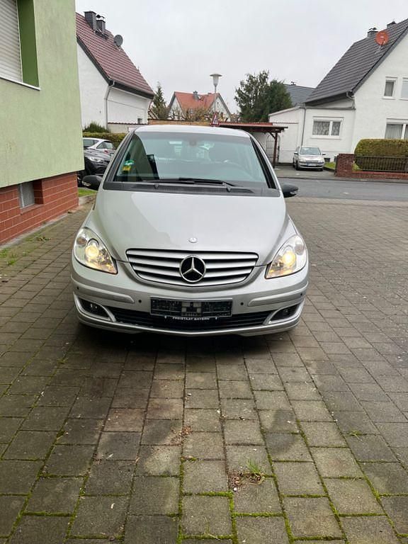 Schwarz Gebraucht 2006 Mercedes B180 Van / Kleinbus | 4.190 € (Etwas zu teuer) - Bild 1/4