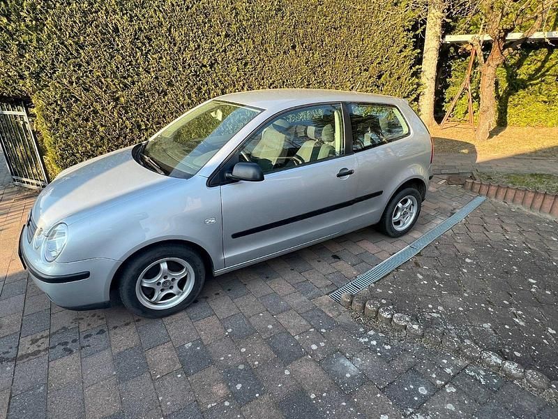 Gebraucht VW Polo 60 PS (44 kW) 2003 Silber Kleinwagen