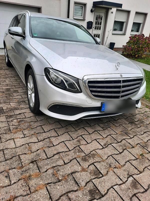 Silber Gebraucht 2017 Mercedes 220 Kombi | 19.000 € (Fairer Preis) - Bild 1/4