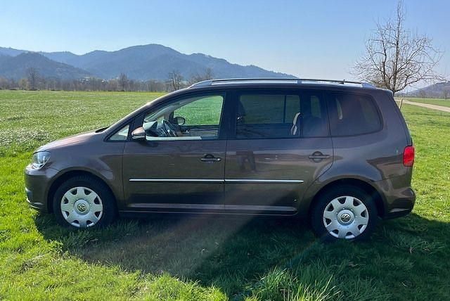 Gebraucht VW Touran Highline 140 PS (102 kW) 2011 Braun Van / Kleinbus