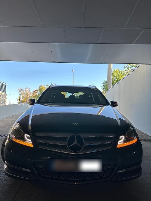 Grau Gebraucht 2013 Mercedes C220 Avantgarde Kombi | 13.500 € - Bild 1/4