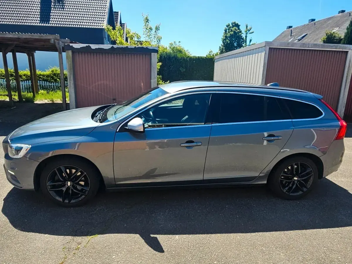 Gebraucht Volvo V60 R-Design 190 PS (139 kW) 2017 Grau Kombi