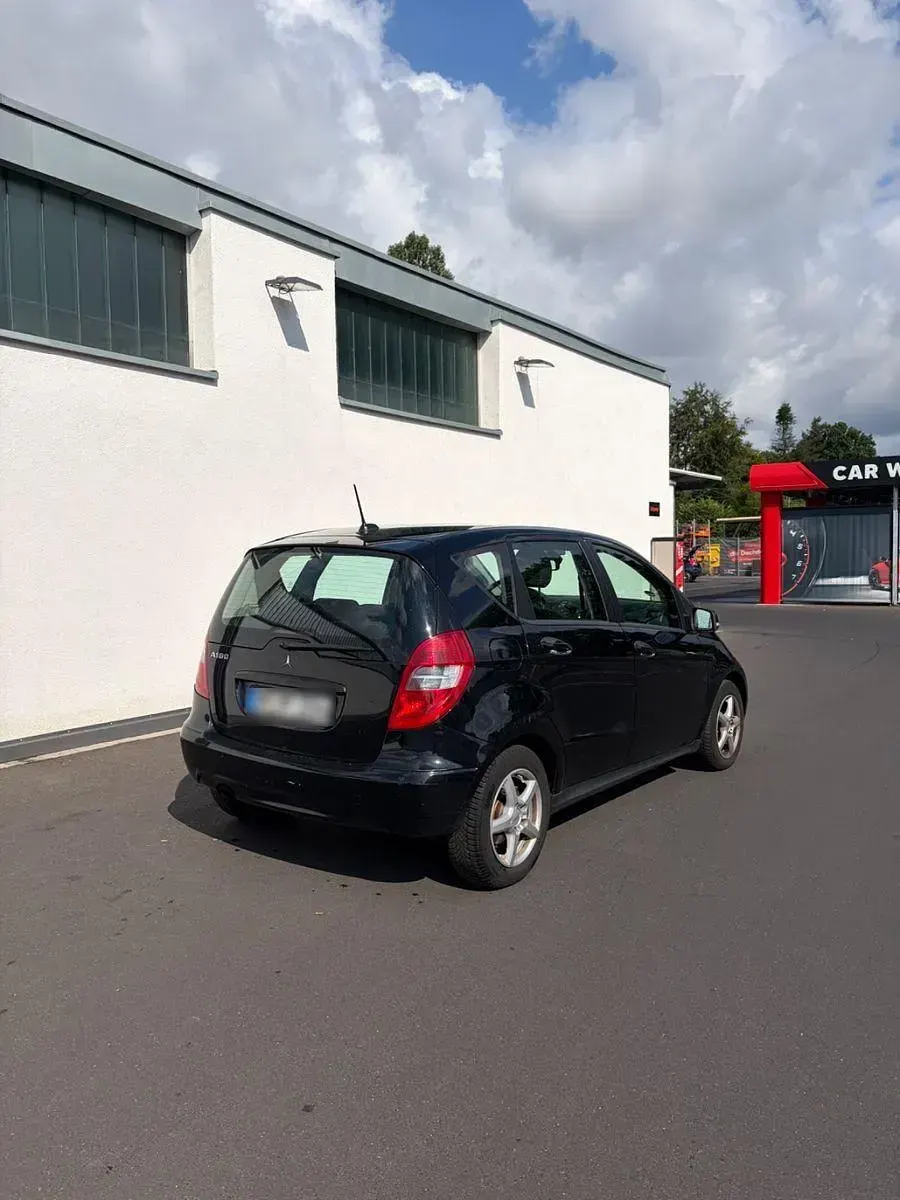 Gebraucht Mercedes A160 Avantgarde 95 PS (69 kW) 2011 Schwarz Kleinwagen