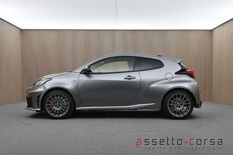 Grau Gebraucht 2024 Toyota Yaris Premium | 46.900 € (Guter Preis) - Bild 1/4