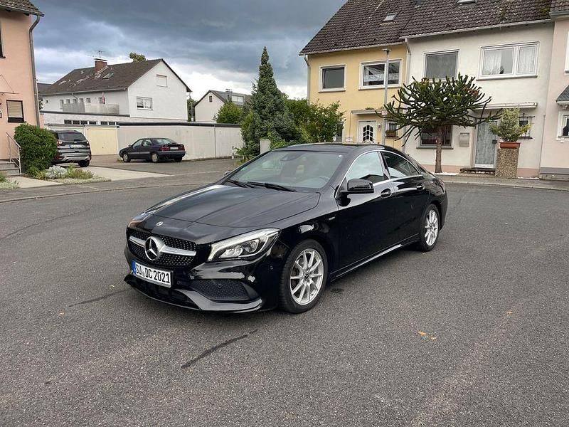 Schwarz Gebraucht 2019 Mercedes CLA200 Limousine | 21.990 € (Fairer Preis) - Bild 1/4
