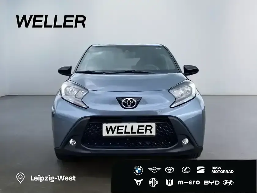 Gebraucht Toyota Aygo 72 PS (52 kW) 2025 Celestite grey / schwarz (grau) Kleinwagen