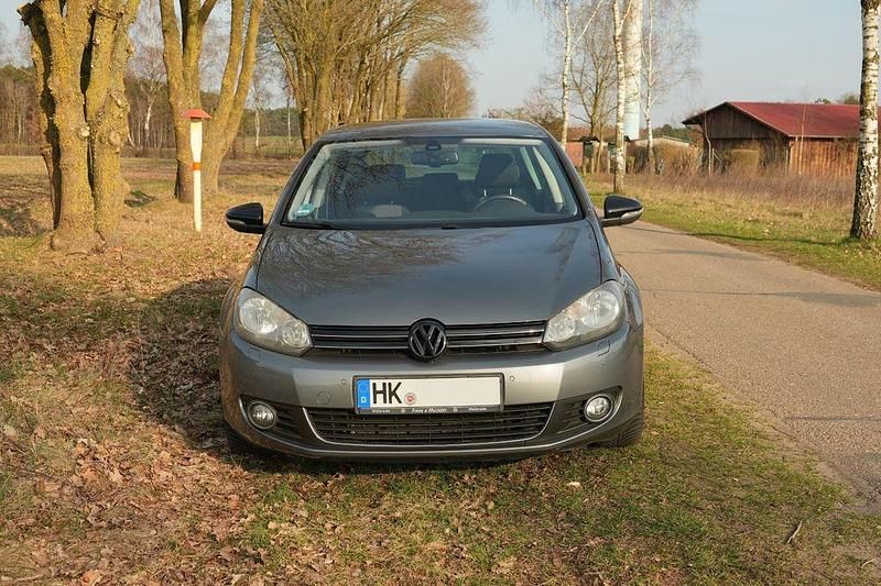 Gebraucht VW Golf VI Style 86 PS (63 kW) 2011 Grau Kleinwagen