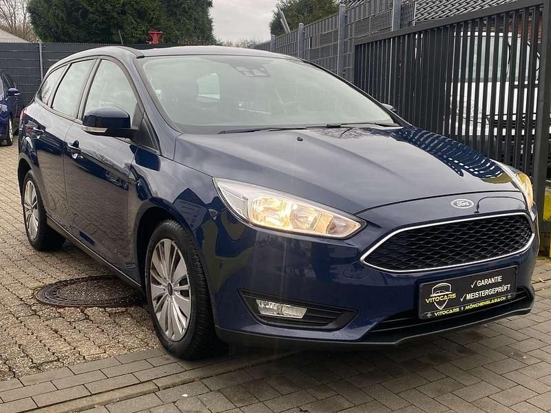 Gebraucht Ford Focus Trend 125 PS (91 kW) 2018 Blazerblau Kombi