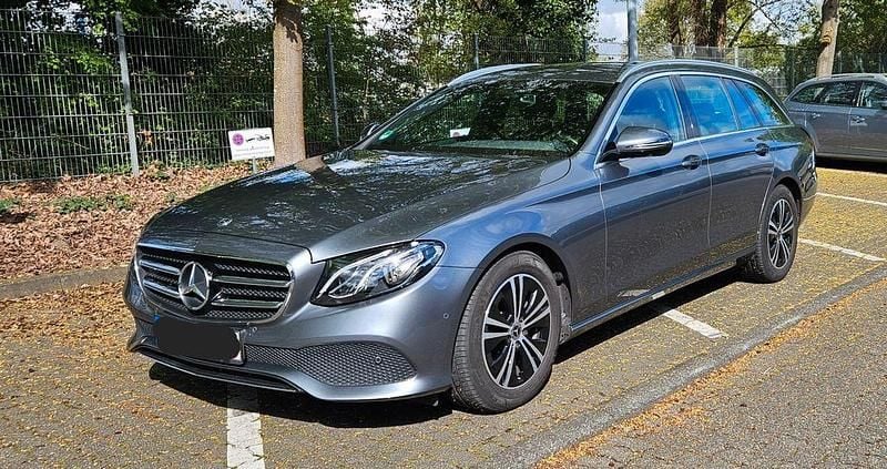 Second-hand Mercedes E200 160 CP (117 kW) 2020 Gri Berlinǎ