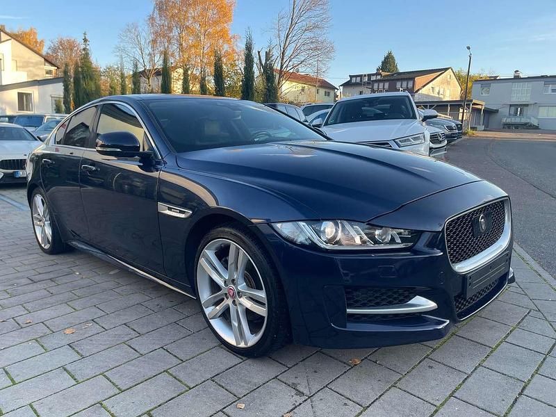 Loire blue Gebraucht 2015 Jaguar XE R-Sport Limousine | 17.900 € - Bild 1/4