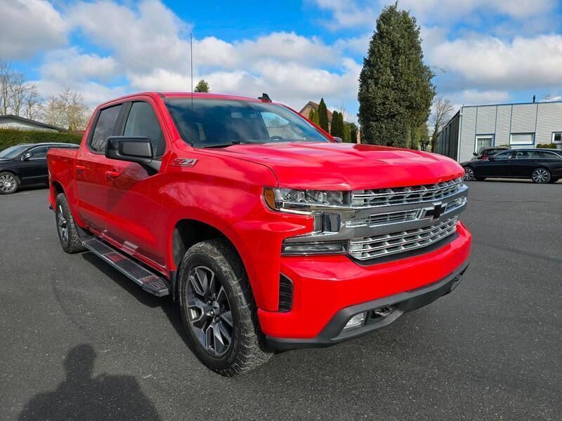 Rot Gebraucht 2021 Chevrolet Silverado SUV | 44.900 € (Teuer) - Bild 1/4