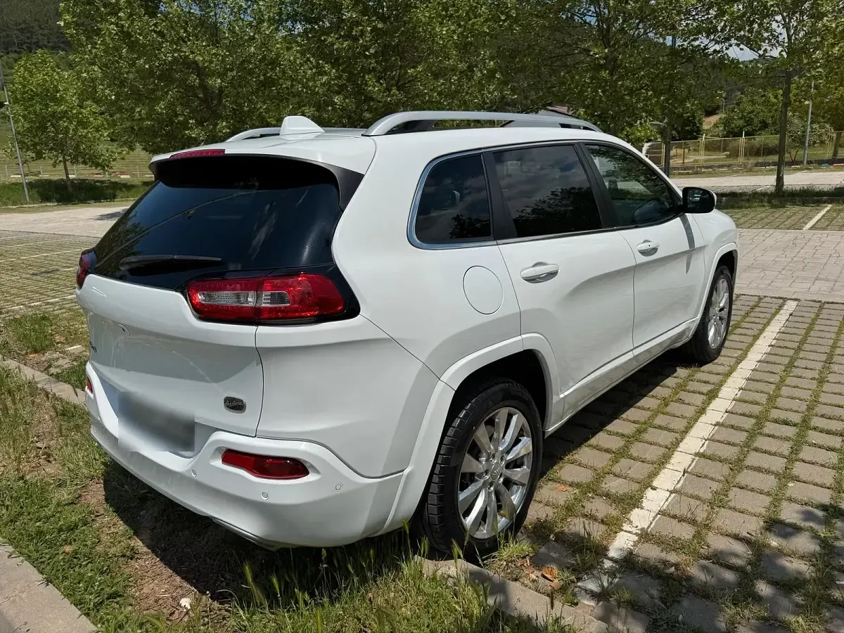 Gebraucht Jeep Cherokee Overland 200 PS (147 kW) 2017 Weiß SUV