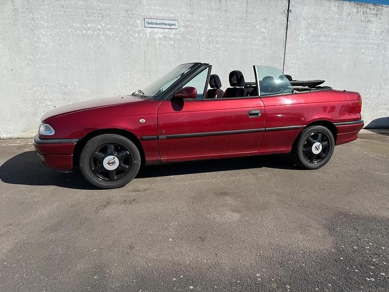 Gebraucht Opel Astra Cabriolet 75 PS (55 kW) 1998 Rot Cabrio